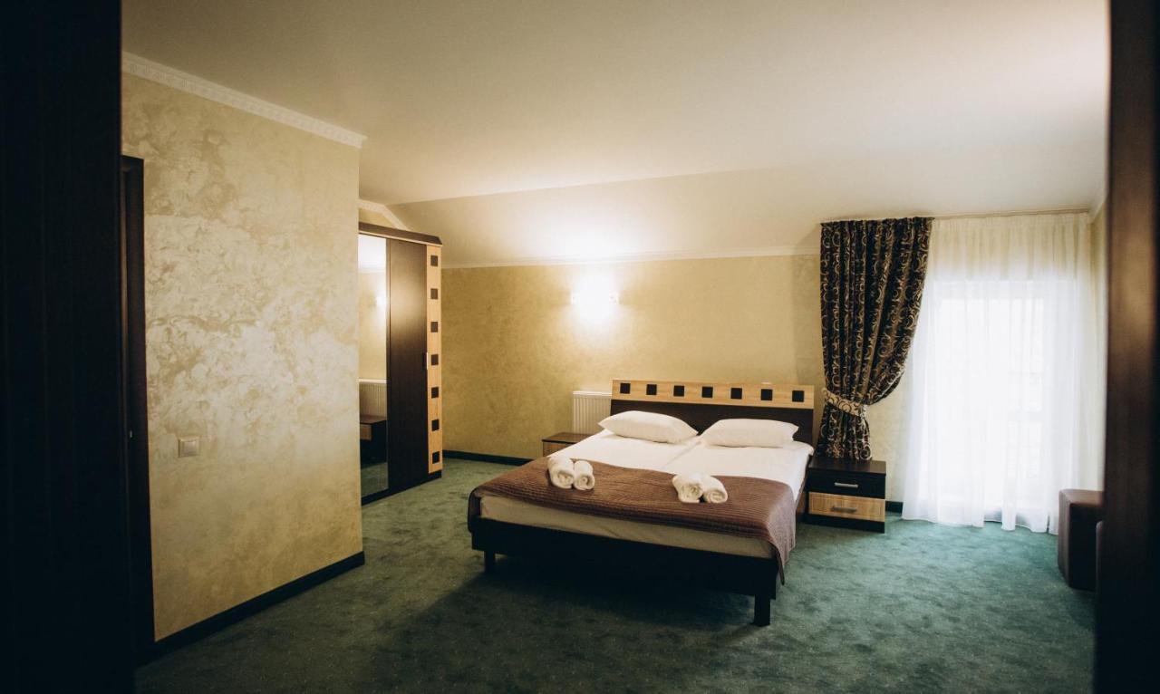 Роляда Hotel Tysmenytsia Exterior foto