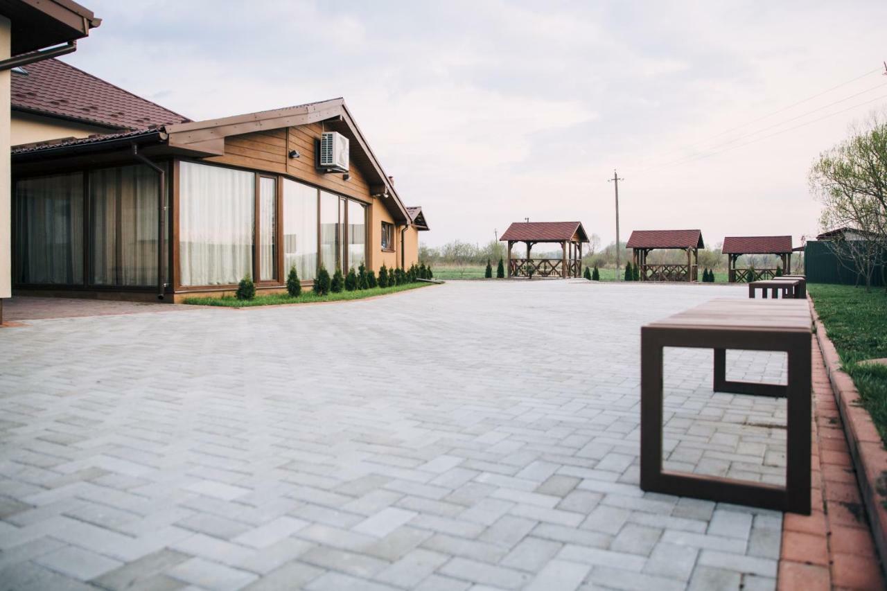Роляда Hotel Tysmenytsia Exterior foto