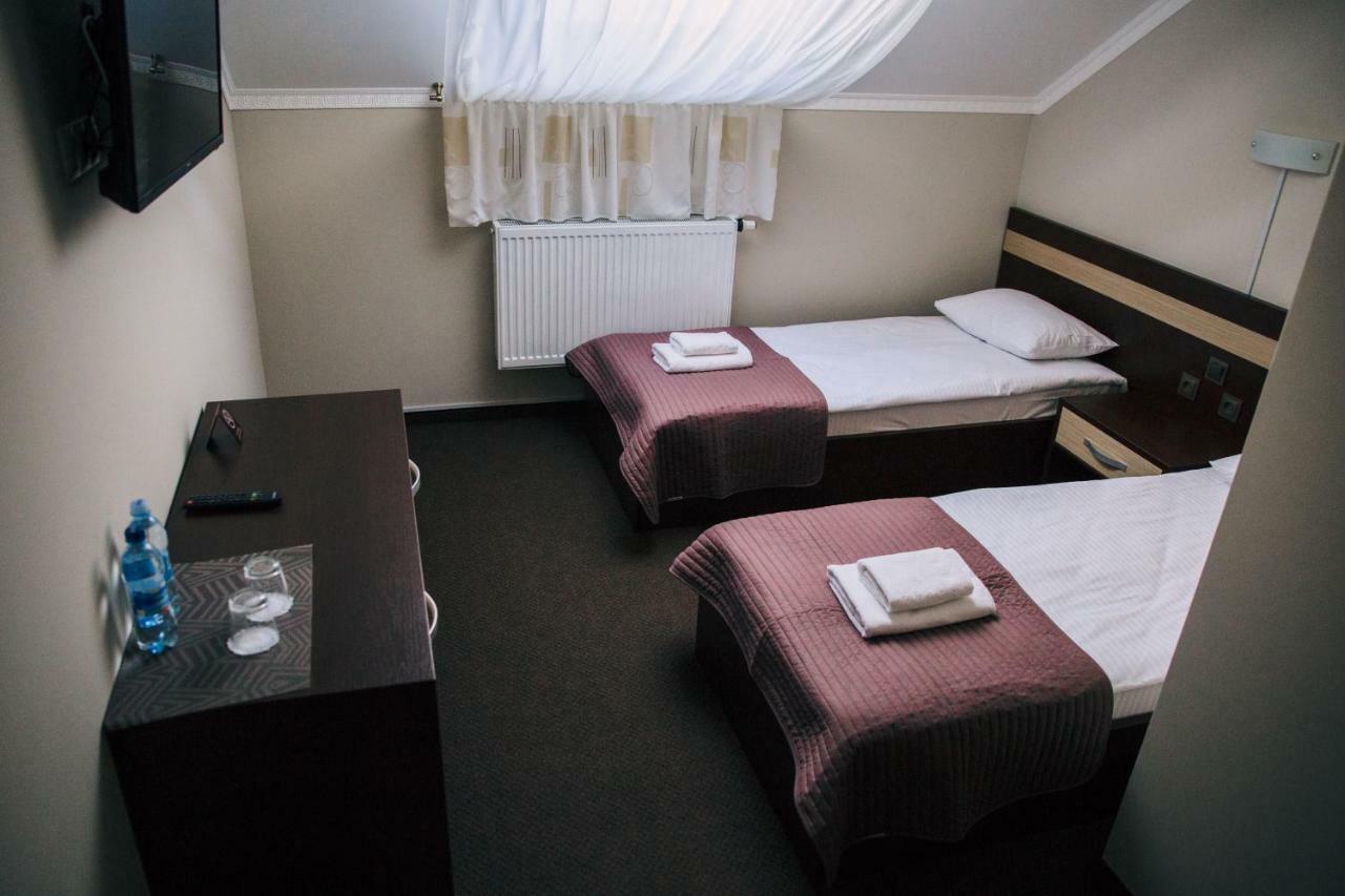 Роляда Hotel Tysmenytsia Exterior foto