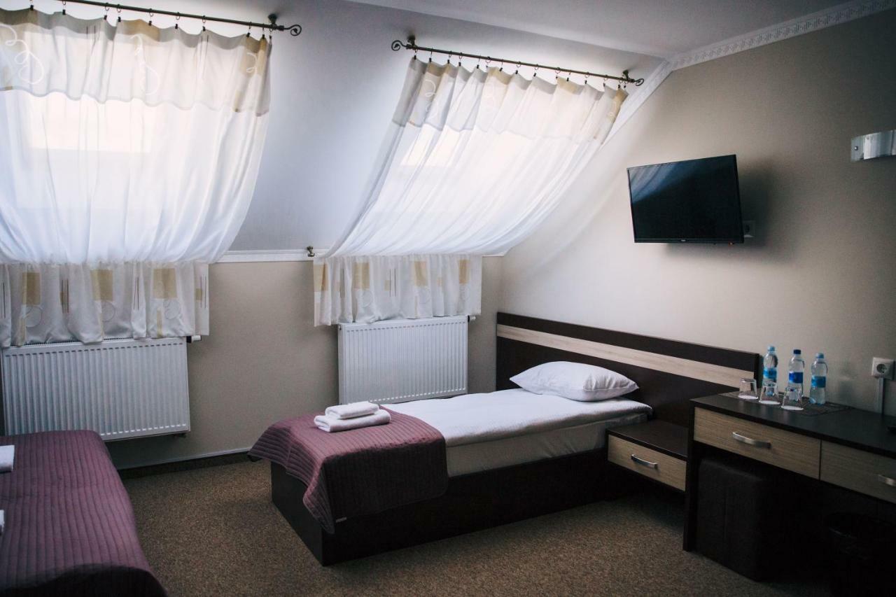 Роляда Hotel Tysmenytsia Exterior foto