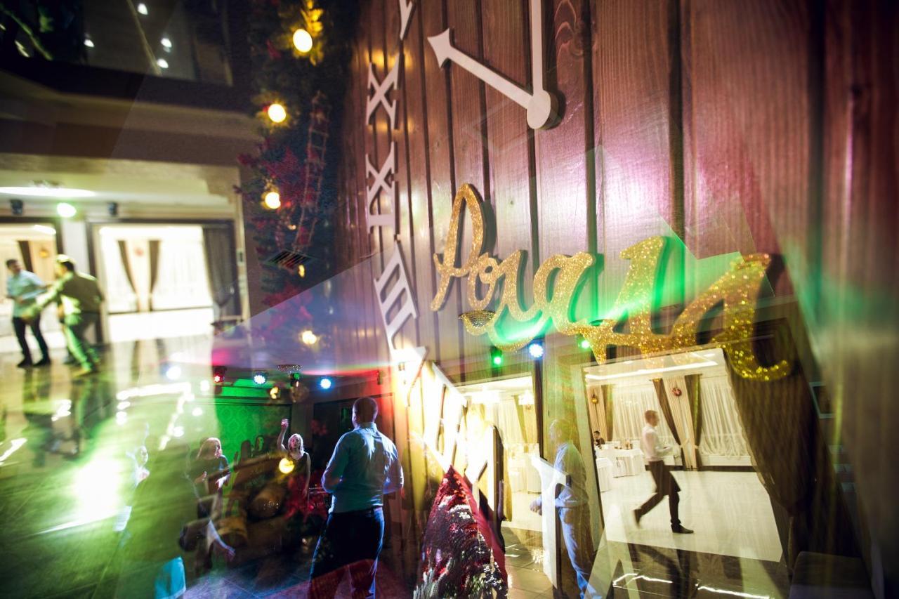 Роляда Hotel Tysmenytsia Exterior foto