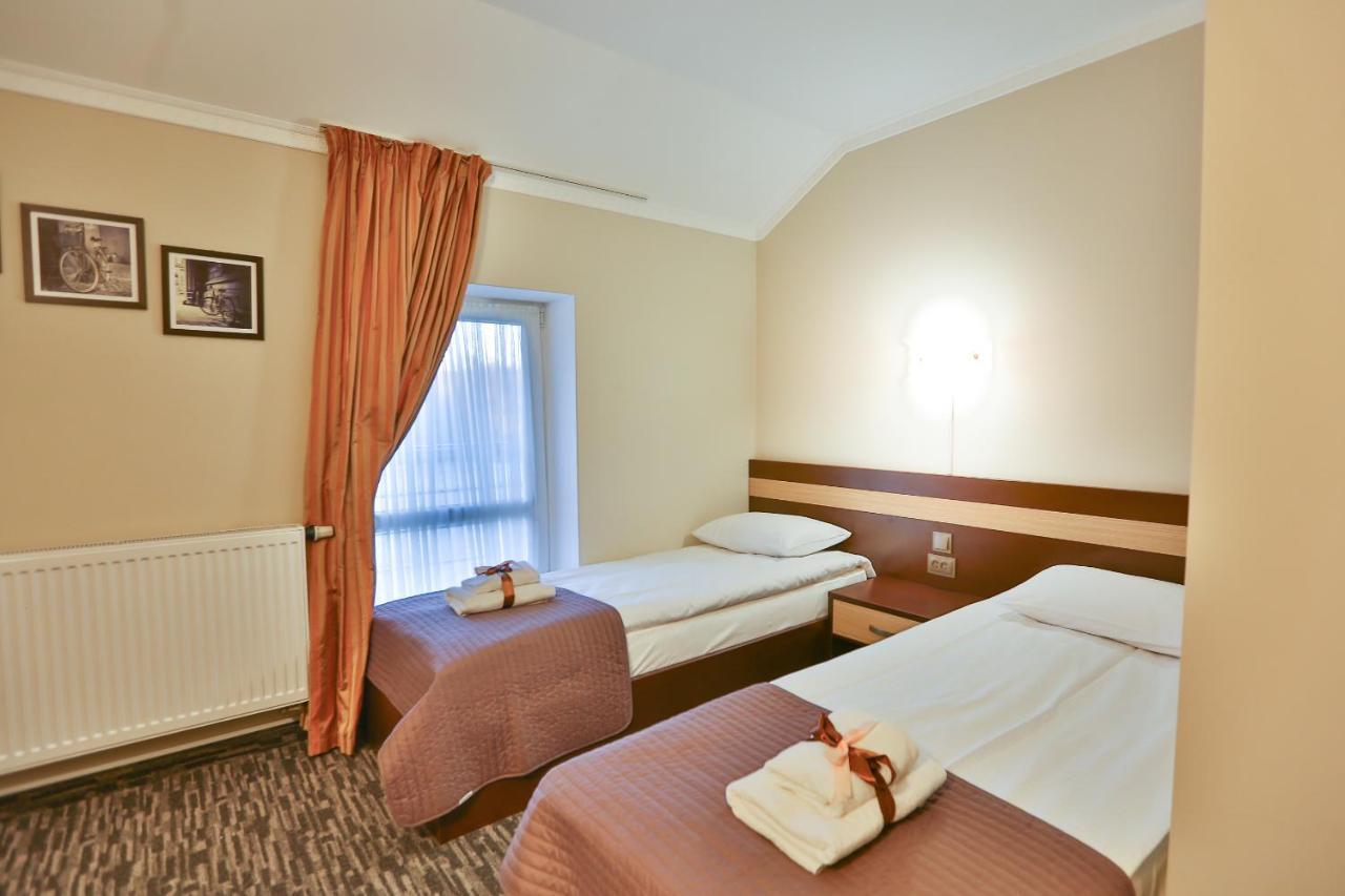 Роляда Hotel Tysmenytsia Exterior foto