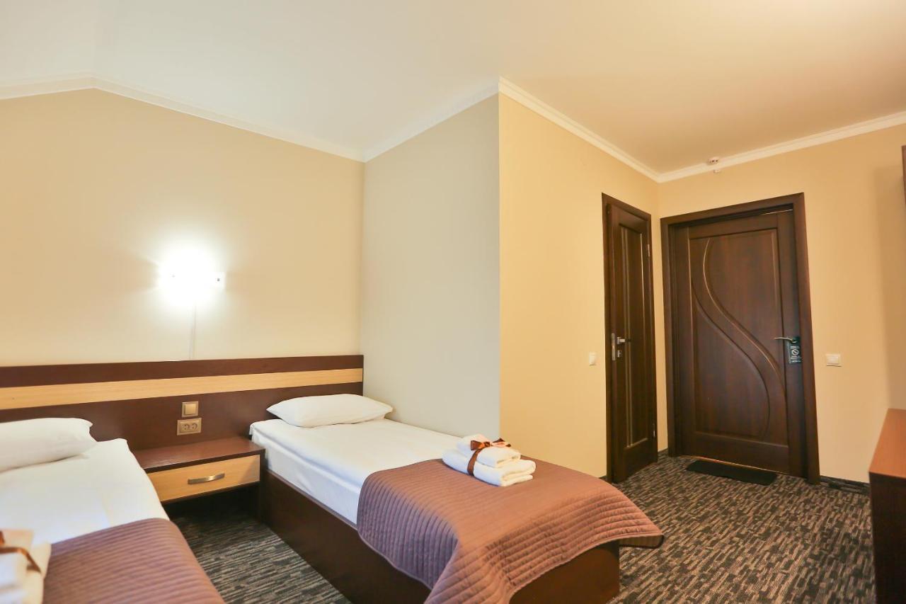 Роляда Hotel Tysmenytsia Exterior foto