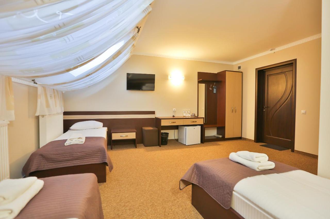 Роляда Hotel Tysmenytsia Exterior foto