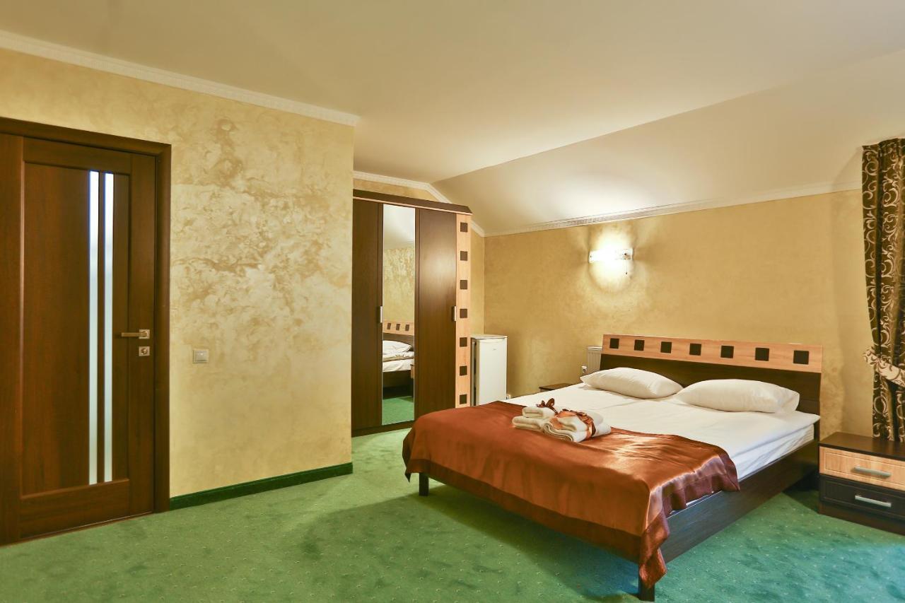 Роляда Hotel Tysmenytsia Exterior foto