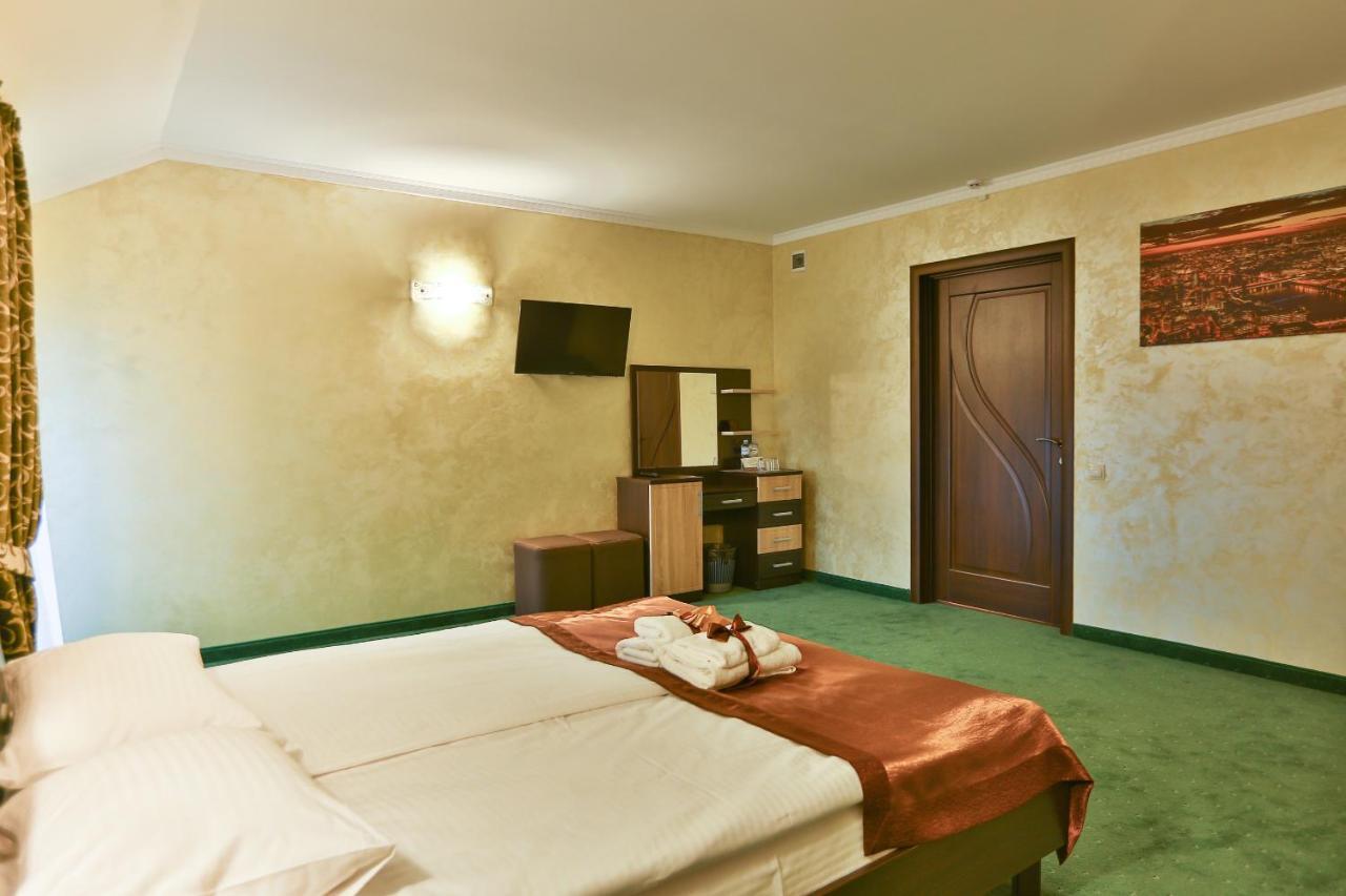 Роляда Hotel Tysmenytsia Exterior foto