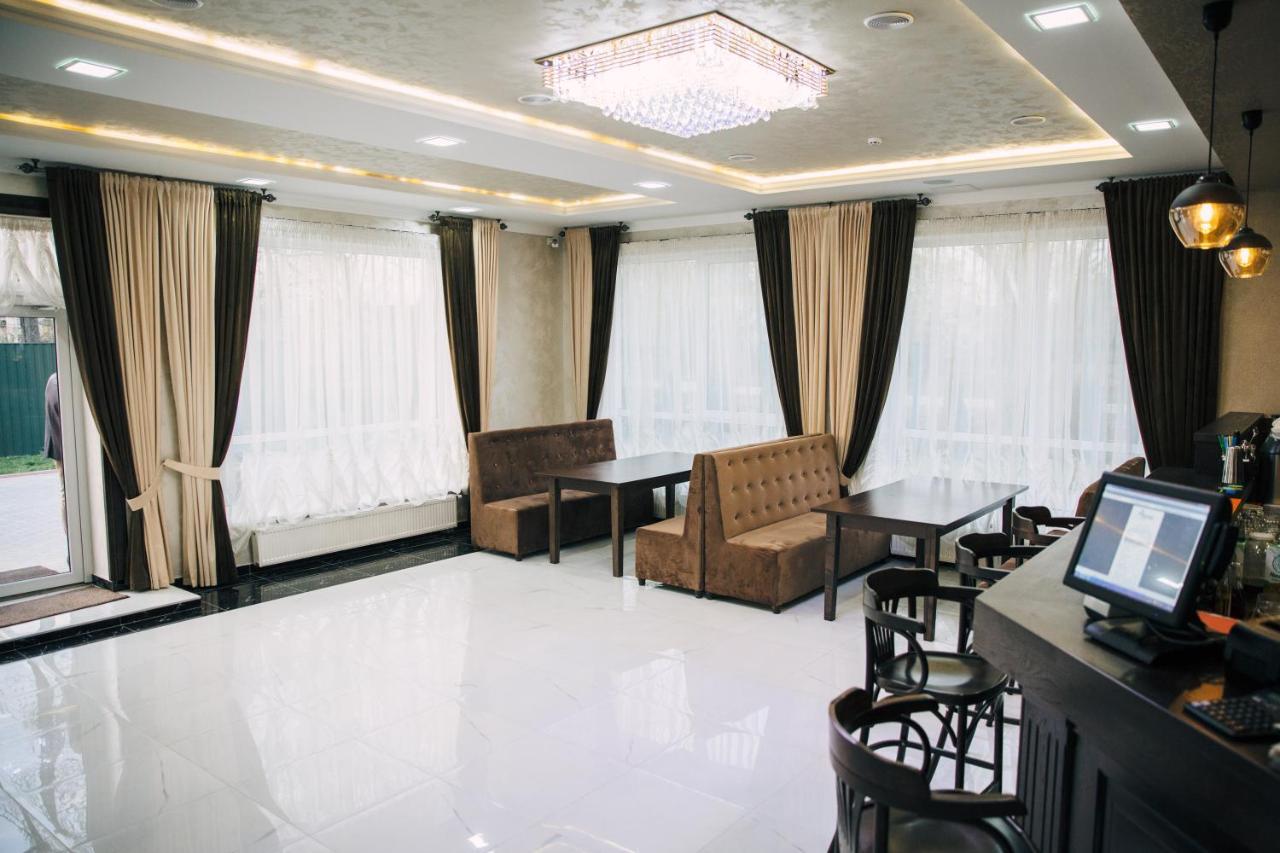 Роляда Hotel Tysmenytsia Exterior foto